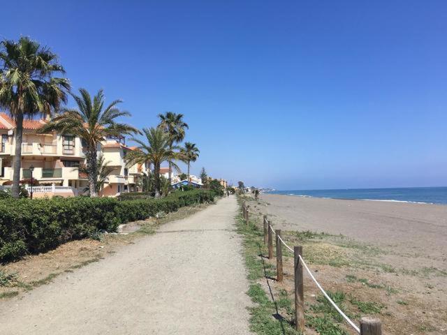 Apartamento 60 M2 En La Playa Torre de Benagalbon Bagian luar foto